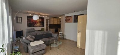 Attraktive teilmöblierte 2-Zimmer-Wohnung mit großem Balkon