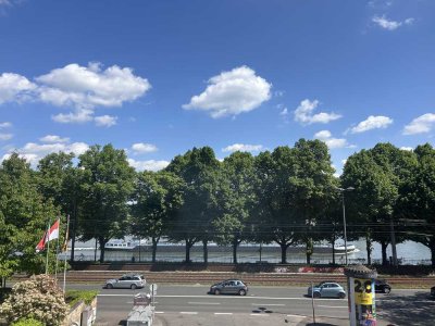 Rheinblick, Terrasse, lichtdurchflutet: luxuriöse 3-Zimmer-Wohnung in Köln-Marienburg