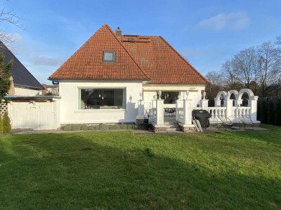 Großzügiges Familienhaus auf 632 qm sonnigem Eckgrundstück mit grossem Garten
