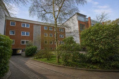 Helle 3-Zimmer-Wohnung in gewachsener Lage von Hamburg-Volksdorf - mit Balkon, Kamin und Stellplatz!