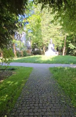 Privatverkauf -Zentrales Wohnen mitten im Grünen - Zweifamilienhaus