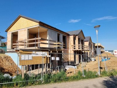 Großer Wohnbereich + 3-Schlafzimmer + Büro + Eigengarten + Tiefgarage! Neubau-Doppelhaushälften in GU-Süd!