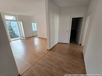 Gemütliche 2-Raum-Wohnung mit Balkon, offener Küche und Blick in den Innenhof