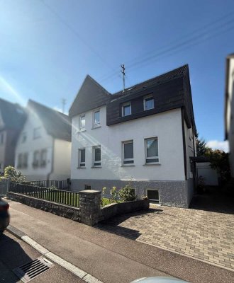 Gepflegtes Zweifamilienhaus im ruhigen Stadtteil von Fellbach
