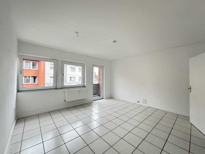 FÜR BESICHTIGUNG BITTE ANRUFEN 2-Raum-Whg. mit Balkon/EBK in Köln Rath/Heumar