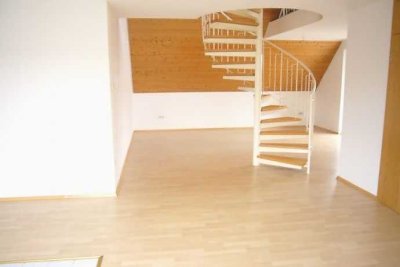 Schicke 3 Zi. DG-Maisonette-Wohnung mit Balkon