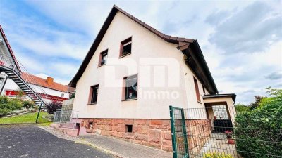 Helle Dreizimmerwohnung mit Terrasse + Stellplatz in saniertem Zweifamilienhaus