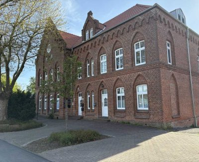 3-Zimmer Altbauwohnung, Balkon, EBK