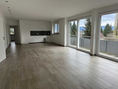Helle schöne DG-Wohnung mit Balkon/Bergsicht zentral in Lindau gelegen