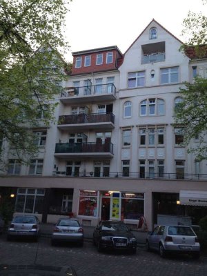 Stilvoller, heller 2-Zi Altbau mit Balkon - von privat / möbliert / befristet