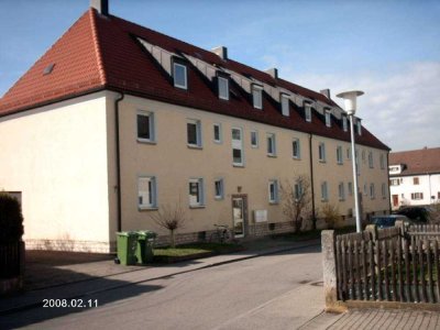 ***Kleine 3-Zimmer-Dachgeschoss-Wohnung (2.OG) ab 01.10.2025 wieder frei!***
