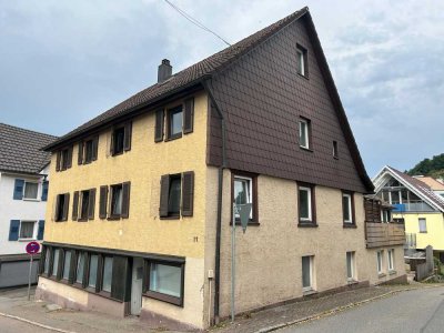 *IN ZENTRALER LAGE VON SCHRAMBERG!* Sehr gut vermietbares 5 Parteien-MFH mit viel Potenzial