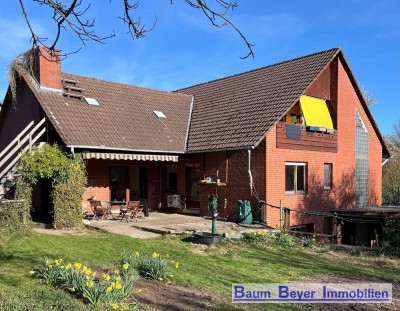 Sonniges Zweifamilienhaus mit großem Garten in Bremke bei Göttingen im Dornröschenschlaf