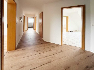 Erstbezug nach Renovierung: 4,5-Zimmer-Wohnung mit Balkon in ruhiger Lage