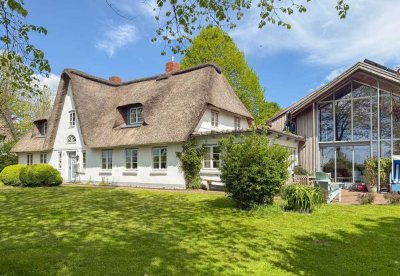Einzigartiges Reetdachhaus mit Künstlerseele in Nordseenähe - Wohnen und Arbeiten unter einem Dach