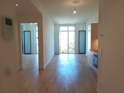 Drittbezug: schöne 2-Zimmer-Wohnung mit Einbauküche in Kreuzberg, Berlin