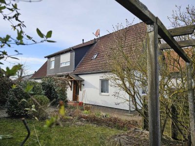 Wir bieten an: Schöne 3-Zi-DHH mit EBK und Garten in Schandelah. Perfekt für 1 - 2 Personen.