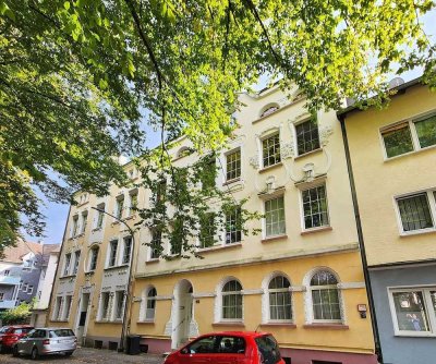 = H = DICHTERVIERTEL! MODERNISIERTE 4-ZIMMER WOHNUNG IN GEFRAGTER WOHNLAGE VOHWINKELS! = H =