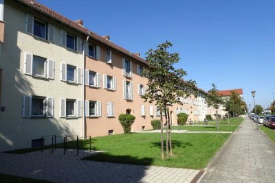 gut geschnittene 2,5 Zimmer Altbau-Whg. plus Riesen Wohnküche