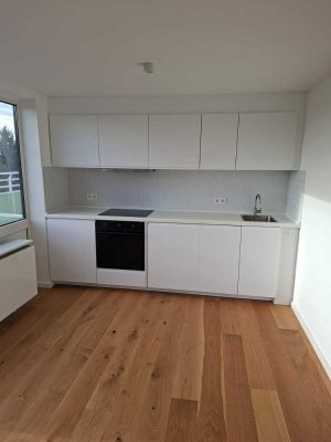 Vollmöblierte 1-Zimmer-Wohnung mit großer Dachterasse