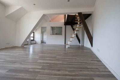Schöne, große 2,5-Zimmer-Wohnung über zwei Ebenen