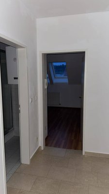 Helle 2-Zimmer Dachwohnung mit Balkon in Wildon