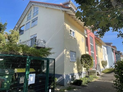Charmante Dachgeschosswohnung mit Balkon & Tiefgaragenstellplatz