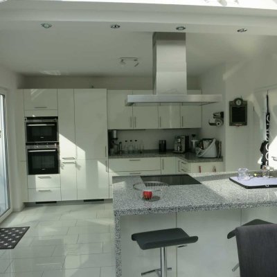 Sehr schöne, helle, neuwertige 4,5 Zimmer Maisonette-Wohnung in Schwabach-Wolkersdorf