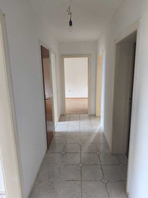 Frisch renovierte 3-Zimmer Wohnung in Unter den Ulmen 32, 47137 Duisburg