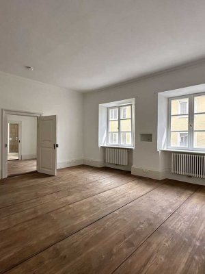 Katip | sanierter Altbau - 5-ZKB-Wohnung in der Maximilianstraße – WG- & familiengeeignet