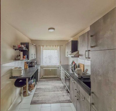 Neu renovierte 2-Zimmer Etagenwohnung mit Garage und Balkon in ruhiger Lage