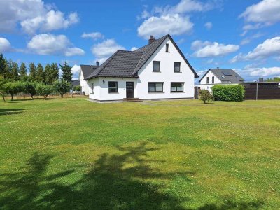 Einfamilienhaus mit großem Grundstück und Nebengelass in Wassernähe in Greifswald-Ladebow