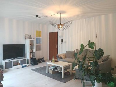 Helle 2-Zimmer-Wohnung mit Doppelbalkon in Grafenberg