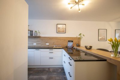 Ruhige und neuwertige Doppelhaushälfte mit Stil und Komfort!
