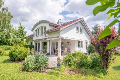 Einfamilienhaus mit Einliegerwohnung, Doppelgarage und Gartenparadies in der Ravensburger Weststadt