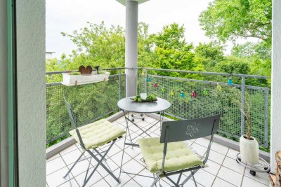 Gemütliche zwei Zimmer Wohnung mit Balkon, Einbauküche und Tiefgaragenstellplatz