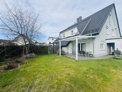 Charmante Doppelhaushälfte mit Garten, überdachter Terrasse und Doppelcarport!