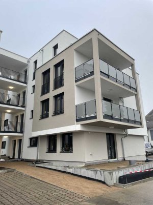 3-Zimmer Wohnung mit EBK + Balkon (Neubauerstbezug)