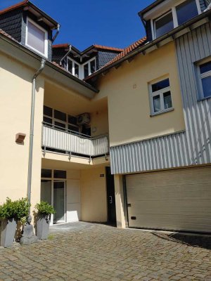 Attraktive  modernisierte 3 Zimmer Maisonette in wunderschöner Hofreite mit Terrasse