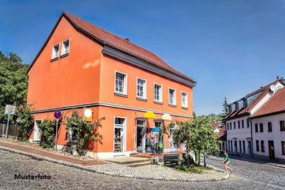 Wohn-/Geschäftshaus mit Garage und Carport - Arbeiten und Wohnen vereint