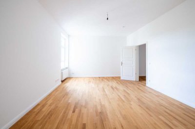 Steglitzer Bestlage: Sanierte 3-Zimmer-Gründerzeit-Wohnung mit Aufzug – Balkon – hochwertiges Bad