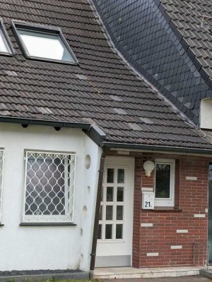 Gemütliche 4/5-Zimmer-DG-Wohnung mit Balkon, EBK, in Haan für max. 2 Personen ! zu vermieten