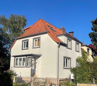 Solide Doppelhaushälfte mit unfassbar großem Garten in Erfurt - von privat