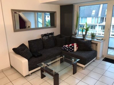 Privatangebot: Helle 3-Zimmer-Dachgeschosswohnung in Düsseldorf Oberkassel