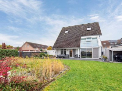 Traumhaftes Haus zum Direktbezug, mit schönem Schwimmteich in Köln-Blumenberg