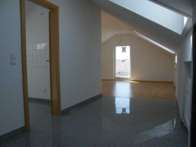 Lichtdurchflutetes DGLoft zum Wohnen u. Arbeiten für Single/Paar ohne Kind
