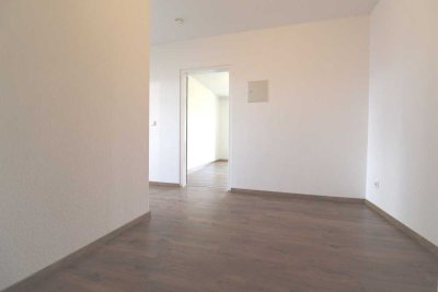 Frisch sanierte und gut geschnittene Wohnung mit zwei Balkonen. Auch für eine 2er WG geeignet!