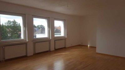 Geräumige, vollständig sanierte 3-Zimmer-Wohnung mit gehobener Innenausstattung