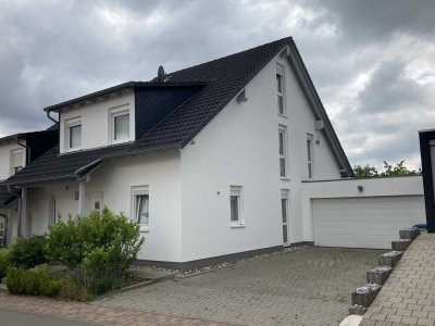 Mackenbach, DHH mit 5 ZKB, 2 Bäder, EBK, Doppelgarage