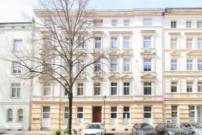 Solide Gelegenheit: Vermietete 2-Zi.-ETW im  Altbau in zentraler Lage